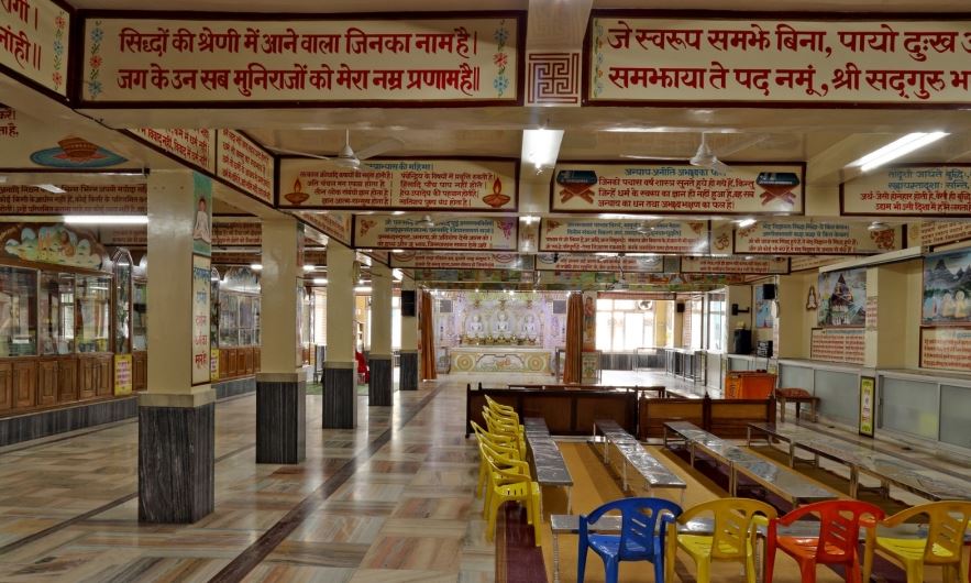Shri 1008 Mahaveer Swami Digamber Jain Mandir and Swadhyay Bhawan, Bada Fawara, Payalwala Market, Jabalpur (M.P.) image 6