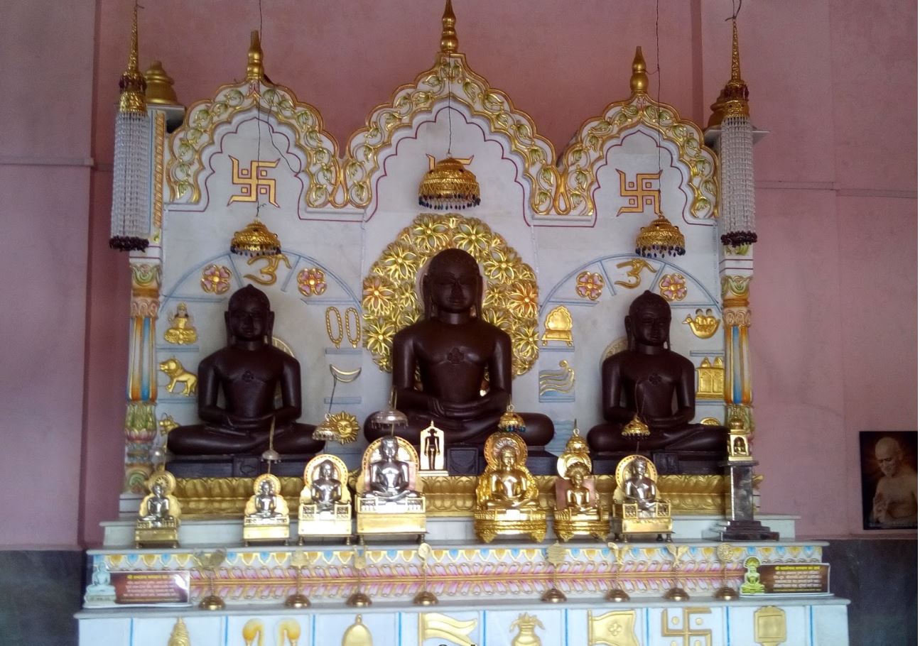 Shri Chandraprabhu Digamber Jain Mandir, Deori, District - Sagar (Madhya Pradesh) image 2