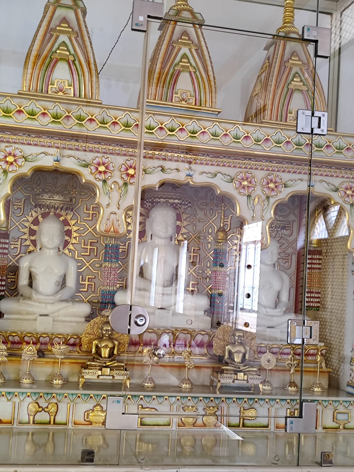 Shri 1008 Trimurti Digamber Jain Mandir, Bareth Road, Ganj Basoda, District - Vidisha (M.P.) image 3
