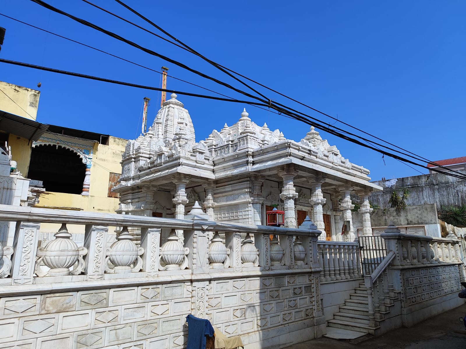 Shri Parshvnath Bhagwan Shwetamber Jain Mandir, Gandhi Chowk, Ganj Basoda, District-Vidisha (M.P.) thumbnail 2