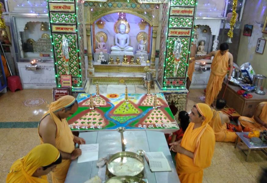 Shri Shantinath Digamber Jain Mandir, Nayapura, Badnawar, District - Dhar (M.P.) image 2