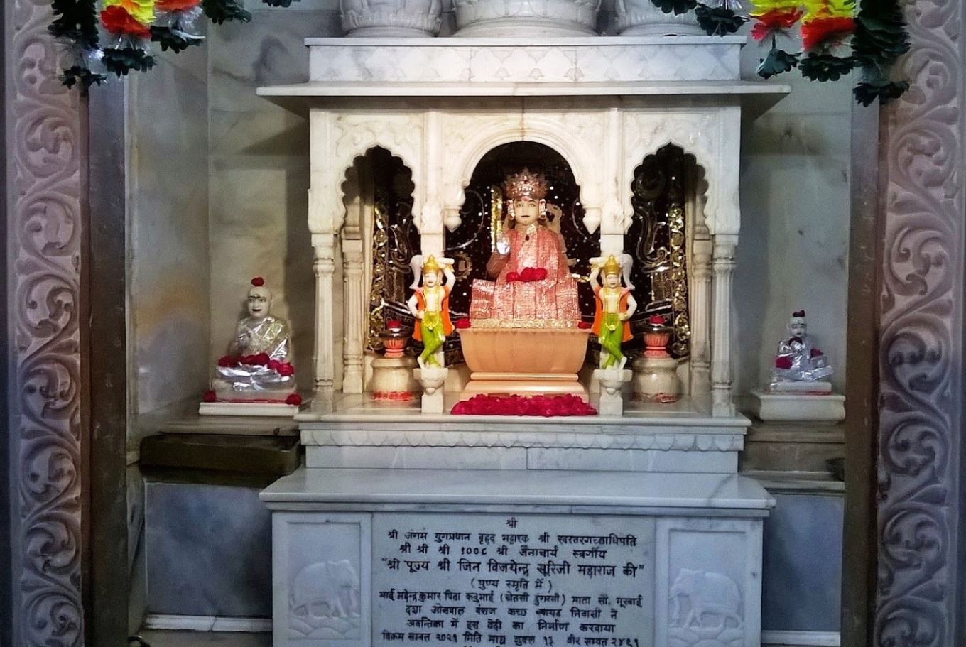 Shri Jindutt Suri Jain Dadawadi, Chota Sarafa, Ujjain (Madhya Pradesh) image 1