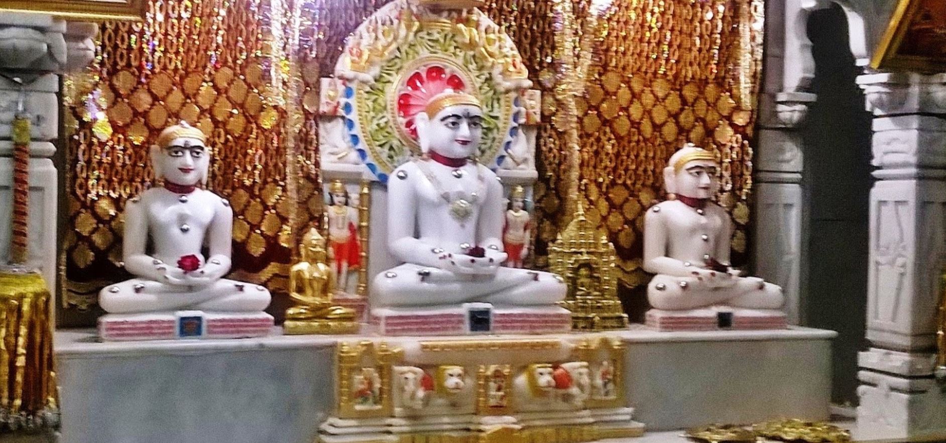 Shri Sambhavnath Jain Shwetamber Mandir, Vikramaditya Cloth Market, Fazalpura, Ujjain (M.P.) image 2