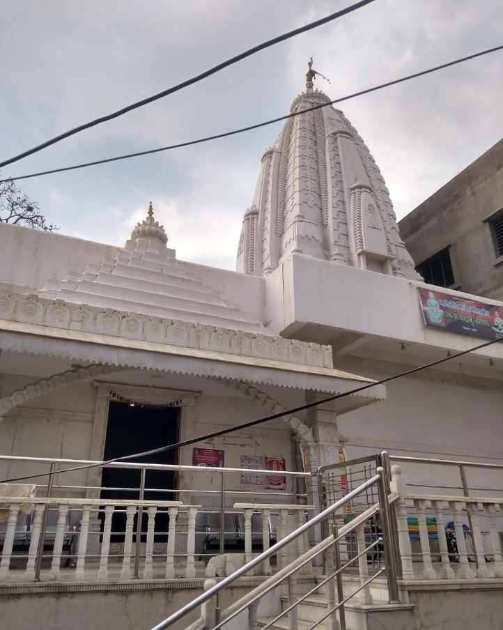 Shri 1008 Chandraprabhu Digamber Jain Mandir, Bhairavgarh, Ganesh Nagar, Ujjain (M.P.) image 1