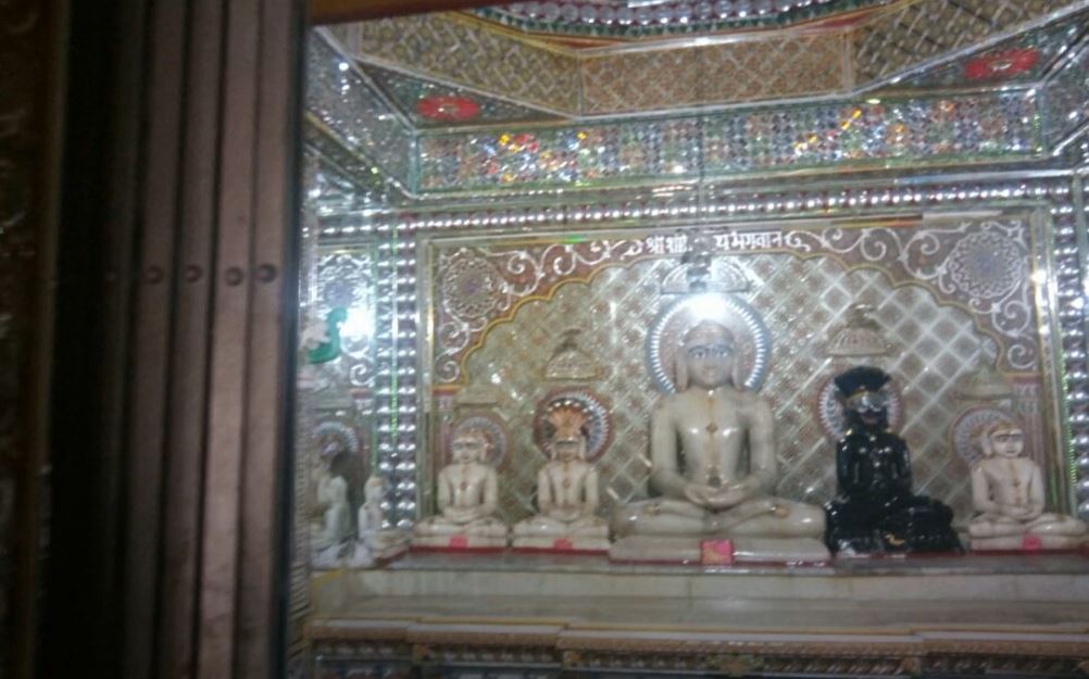 Shri Shantinath Shwetamber Jain Mandir, Khachrod, District - Ujjain (M.P.) image 4