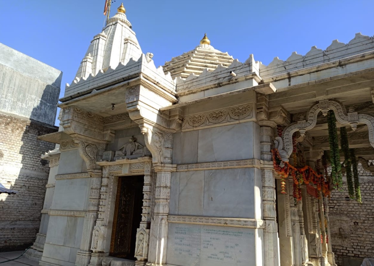 Shri Adinath Bhagwan Jain Shwetamber Mandir, Khachrod, District - Ujjain (M.P.) image 1
