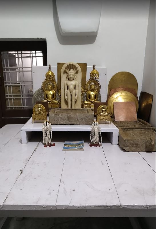 Shri Parshvnath Digamber Jain Purana Mandir, Chanderi, District-Ashoknagar (M.P.) image 6