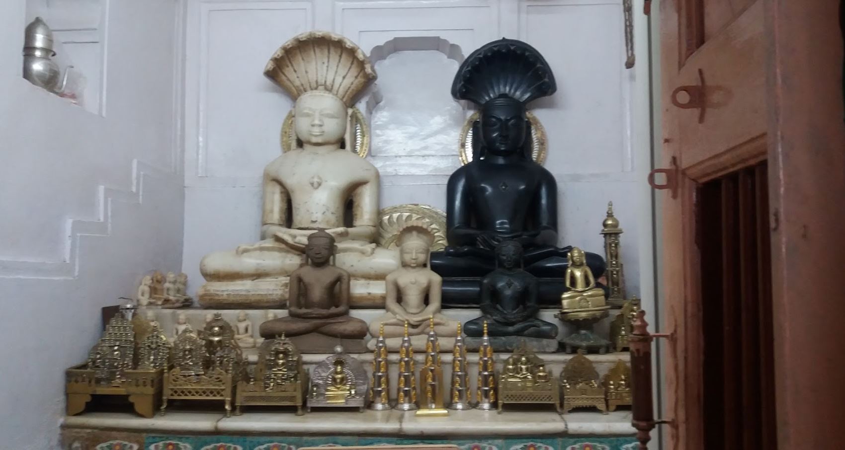 Shri Parshvnath Digamber Jain Mandir, Amkheda Nai Saray, District - Ashoknagar (M.P.) image 2
