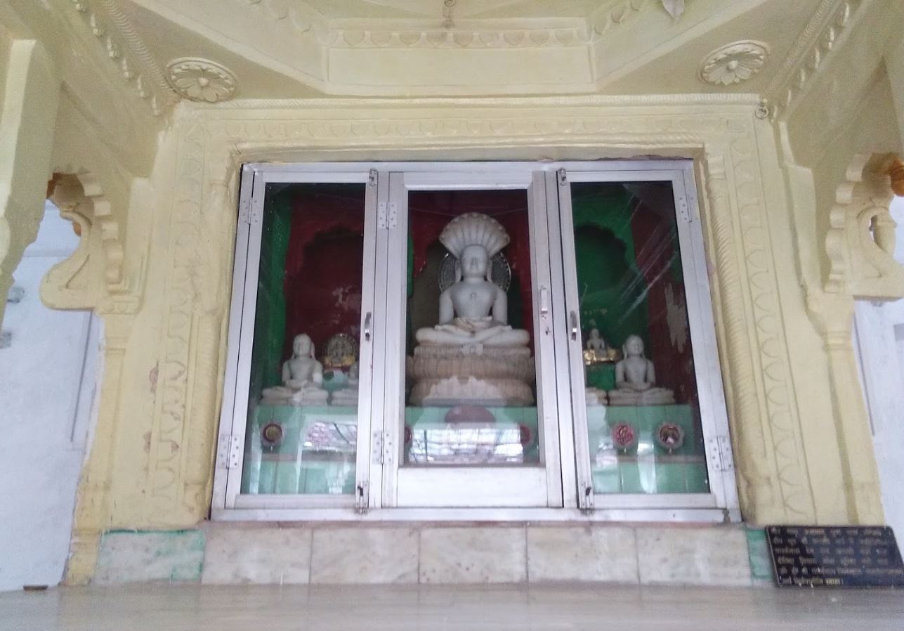 Shri Parshvnath Digamber Jain Mandir, Achalgarh, District - Ashoknagar (M.P.) image 3