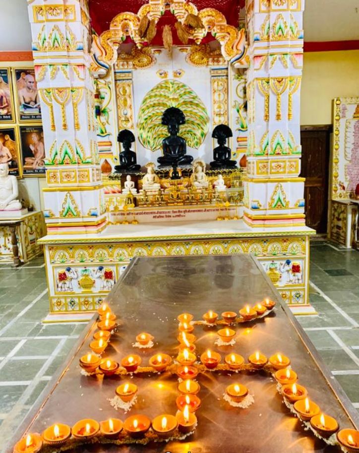 Shri Parshvnath Digamber Jain Mandir, Chicholi, District - Betul (M.P.) image 2