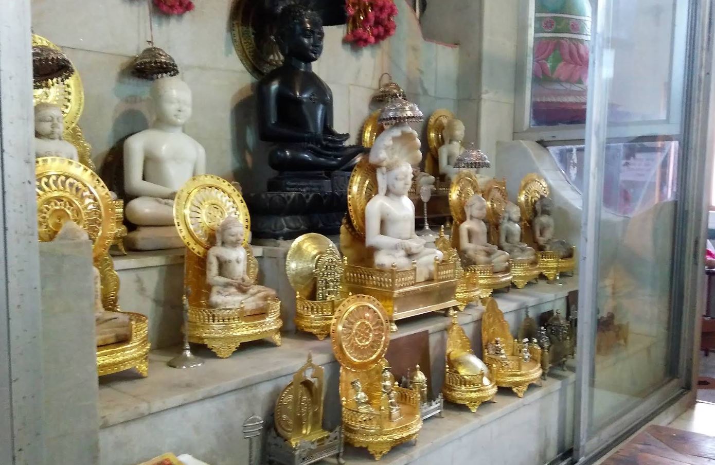 Shri 1008 Chintamani Parshvnath Digamber Jain Mandir, Mangalwari Bazar, Bhainsdehi, District - Betul (M.P.) image 3