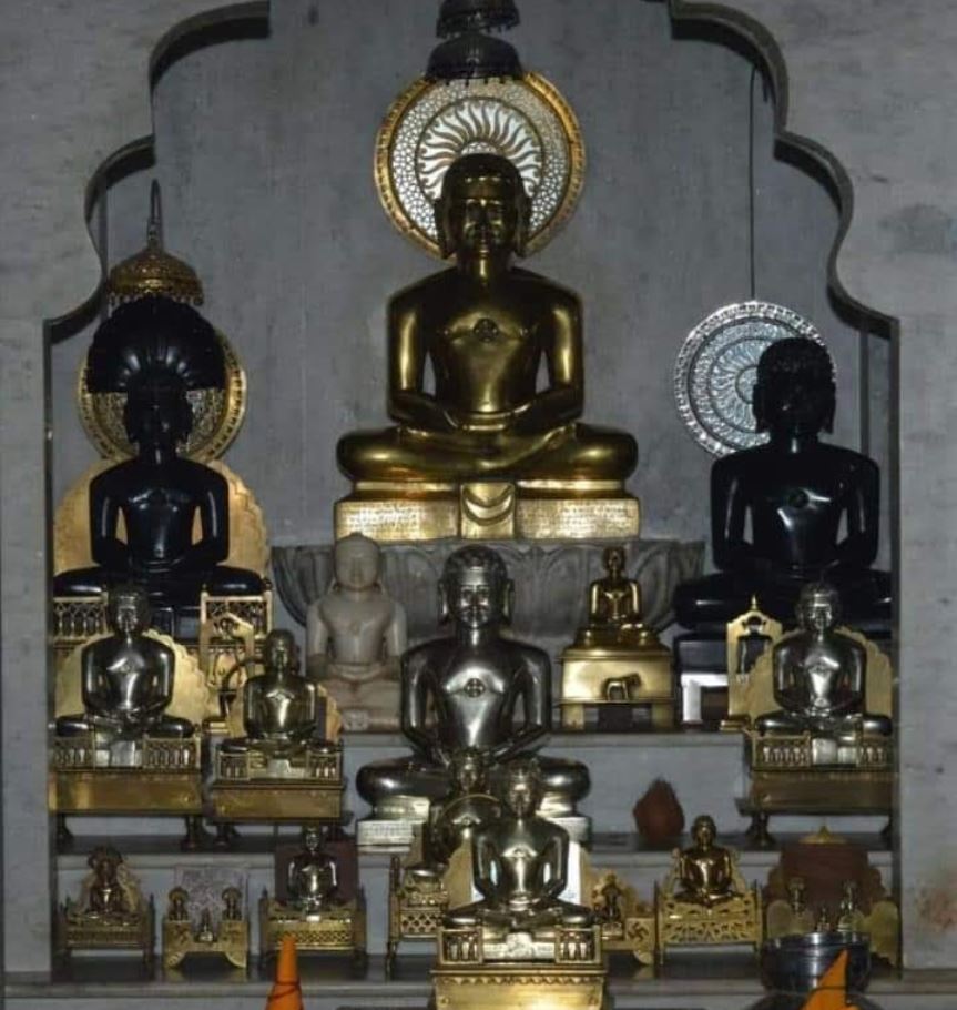Shri 1008 Digambar Jain Chandraprabhu Mandir, Bada Malhera, District - Chhatarpur (M.P.) image 2
