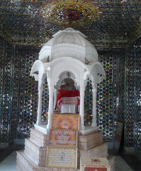 Shri Taaran Taran Digamber Jain Chaitalaya, Samnapur, District - Damoh (M.P.) image 1