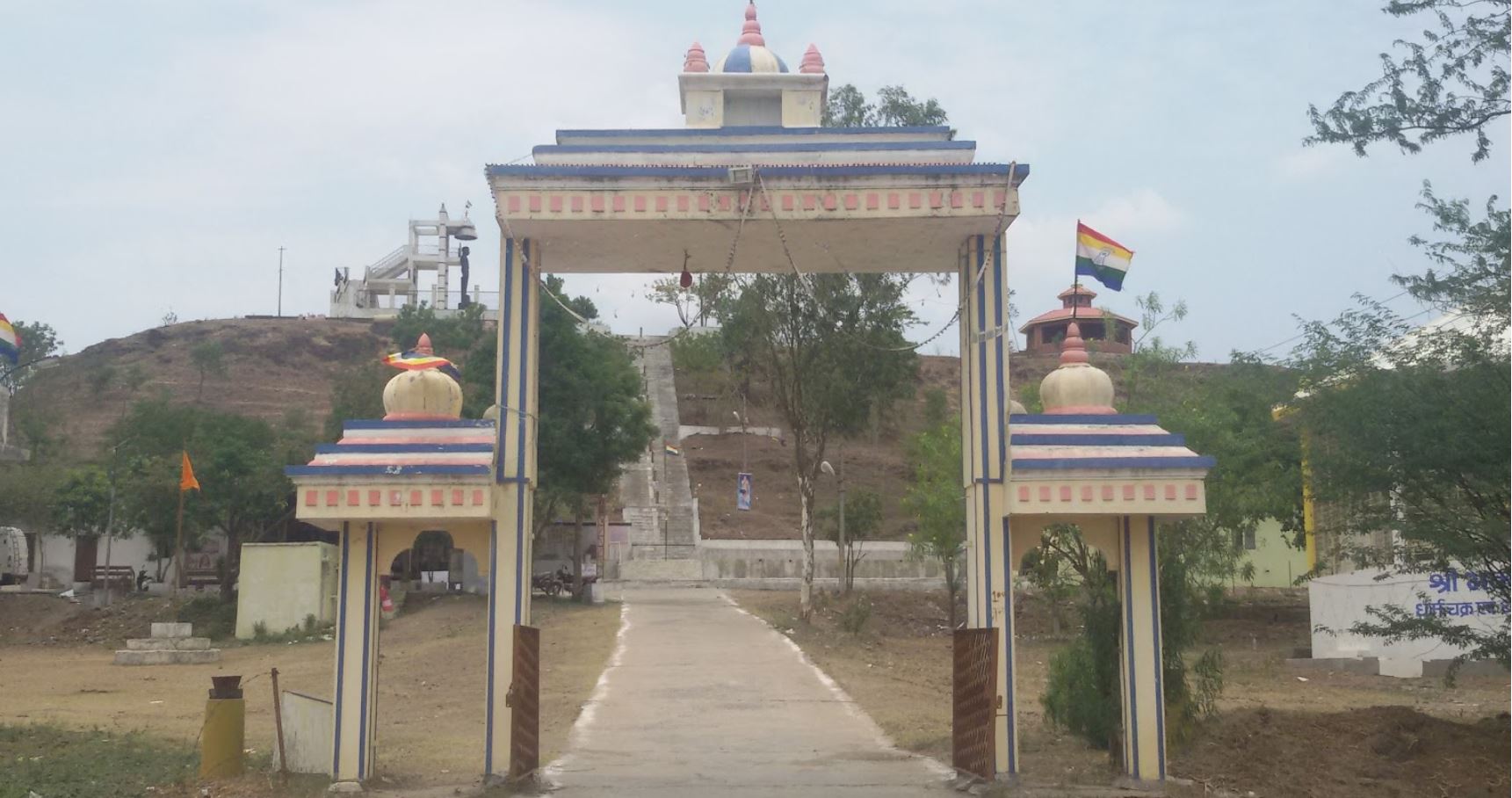 Shri Mantung Giri Digamber Jain Tirth Kshetra, Bhaktamber Colony, Dhar (M.P.) image 1