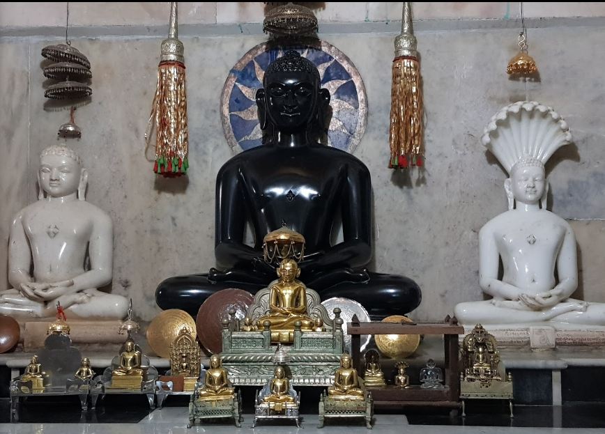 Shri Digamber Jain Mandir, Jagmal Chowk, Mullawada, Junagadh (Gujarat) image 4