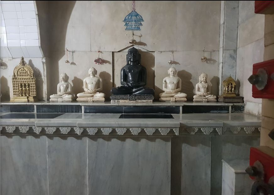 Shri Digamber Jain Mandir, Jagmal Chowk, Mullawada, Junagadh (Gujarat) image 5