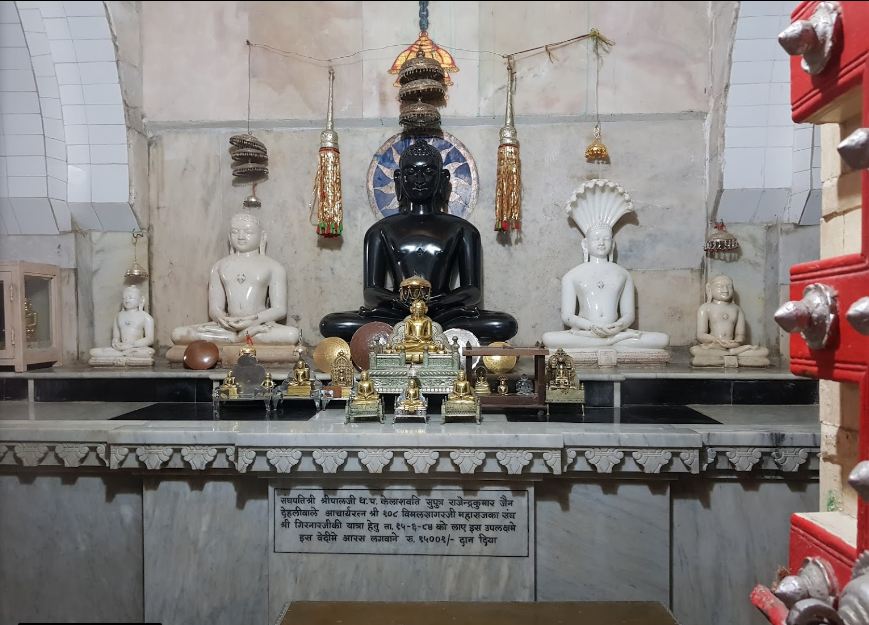 Shri Digamber Jain Mandir, Jagmal Chowk, Mullawada, Junagadh (Gujarat) image 6