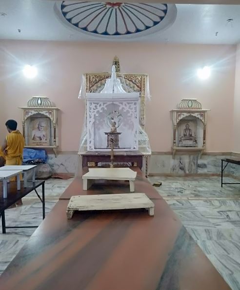 Shri 1008 Chandraprabhu Digamber Jain Mandir, Barkheda Gird, District - Guna (M.P.) image 2