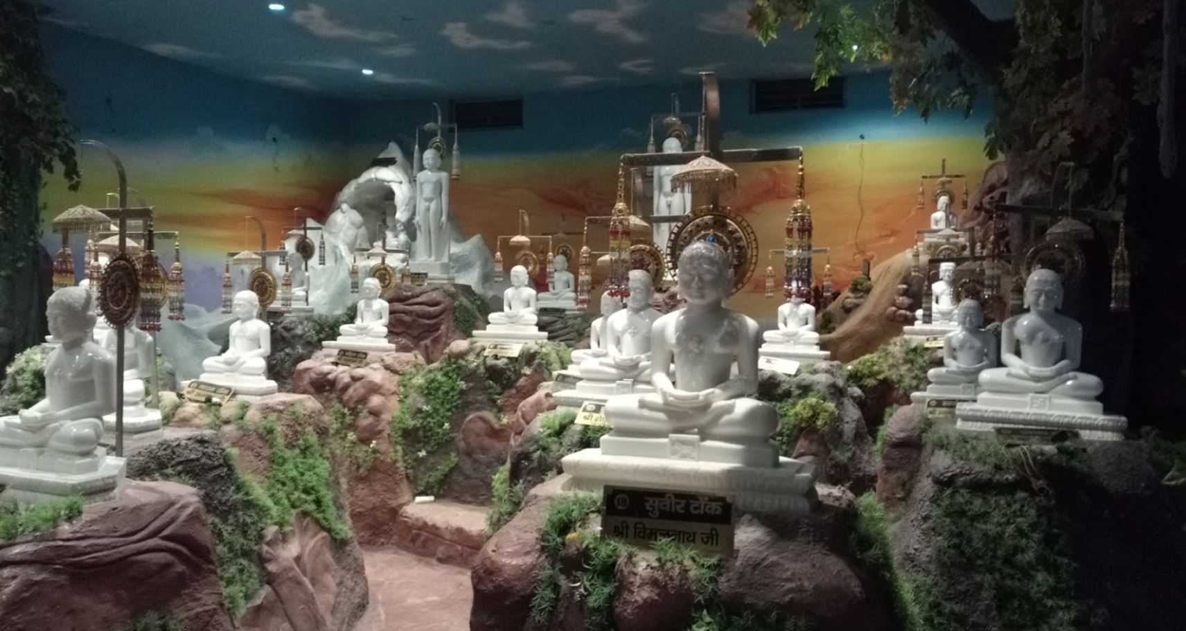 Shri Vardhman Digamber Jain Mandir, Choudhary Mohalla, Guna (M.P.) image 2