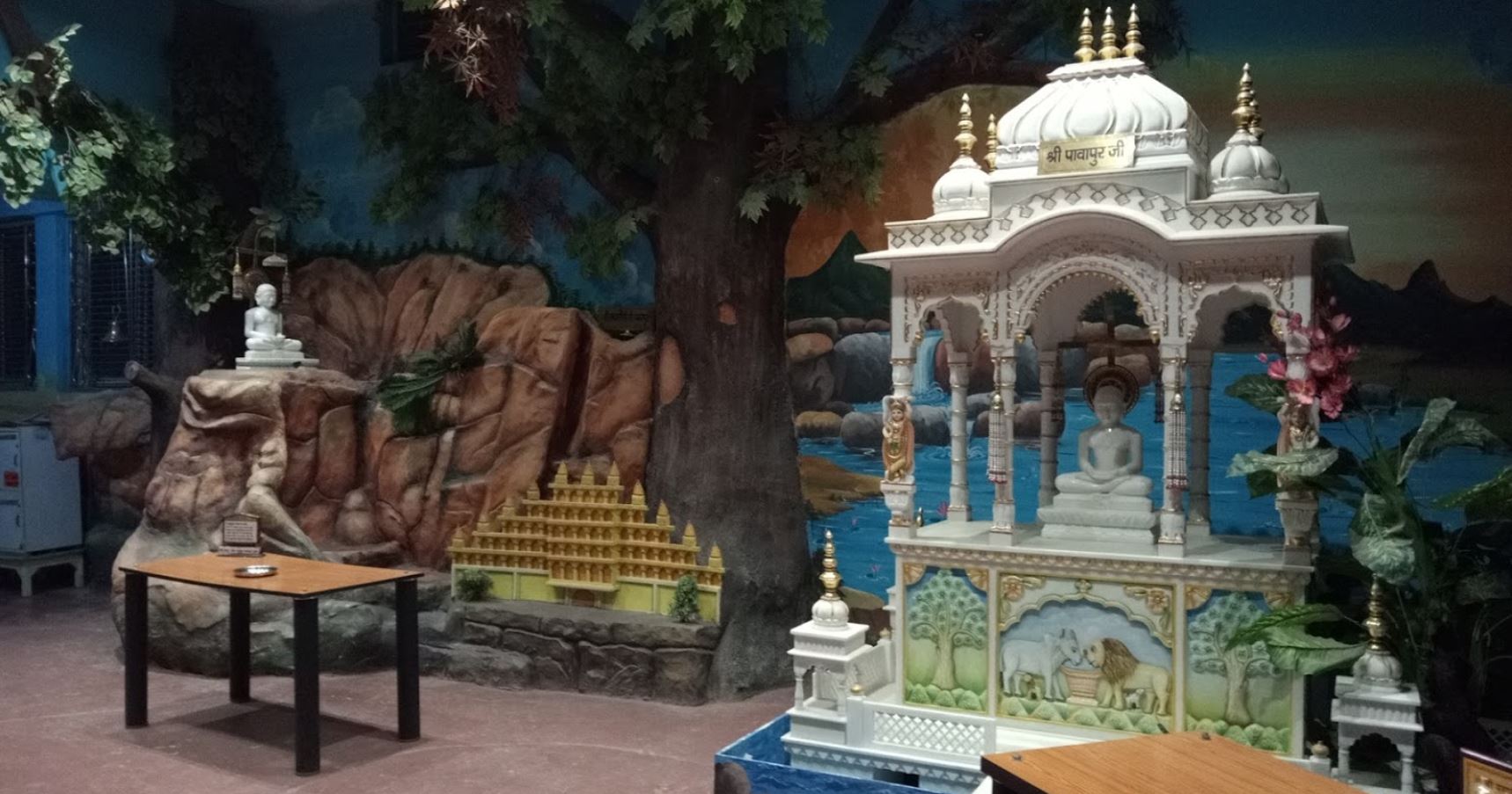 Shri Vardhman Digamber Jain Mandir, Choudhary Mohalla, Guna (M.P.) image 6