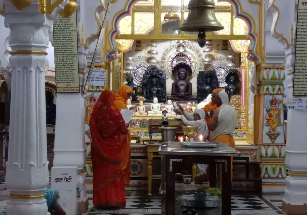 Shri Parshvnath Digamber Jain Mandir, Sarrafa Bazar, Khandwa (Madhya Pradesh) image 2