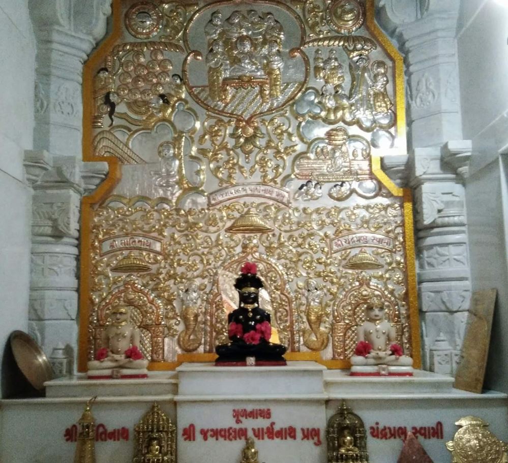 Shri Shwetamber Jain Mandir, Ghanta Ghar Chowk, Khandwa (Madhya Pradesh) image 2
