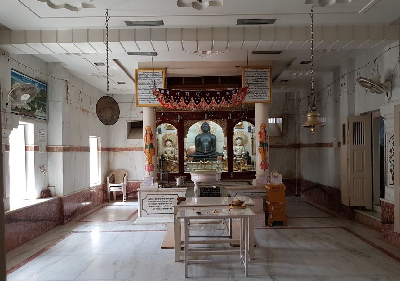 Shri Adinath Porwad Digamber Jain Mandir, Maheshwar, District - Khargone (M.P.) image 2
