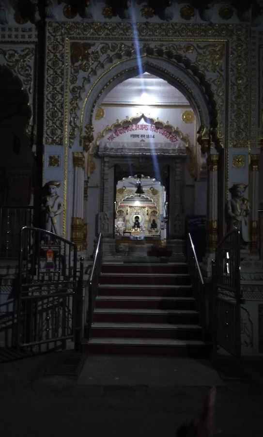 1008 Shri Parshvnath Digamber Jain Jangda Porwad Panchayati Mandir, Sanawad, District - Khargone (Madhya Pradesh) image 2