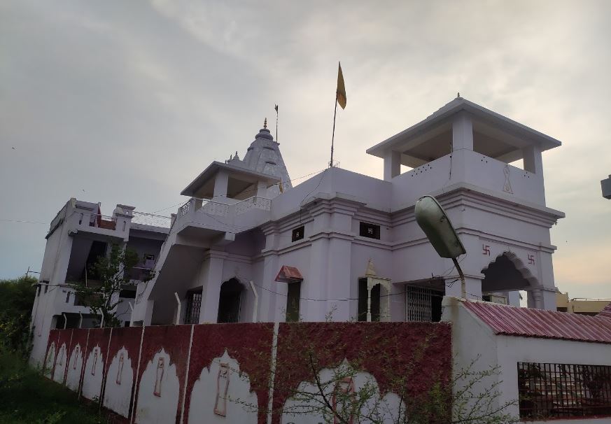 Shri Munisuvratnath Digamber Jain Mandir, Aamgaon Naka, Gadarwara, District - Narsimhapur (M.P.) image 1