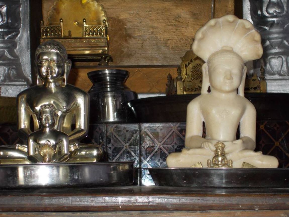 Shri Parshvnath Digamber Jain Mandir, Kamod, District - Narsimhapur (M.P.) image 1