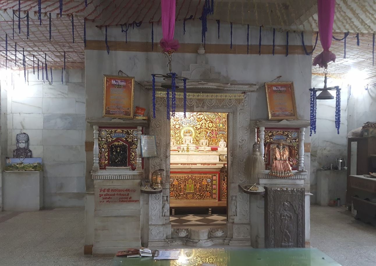 Shri Ajitnath Bhagwan Jain Shwetamber Mandir, Sethji Ka Bazar, Bohra Baakhal, Ratlam (M.P.) image 2