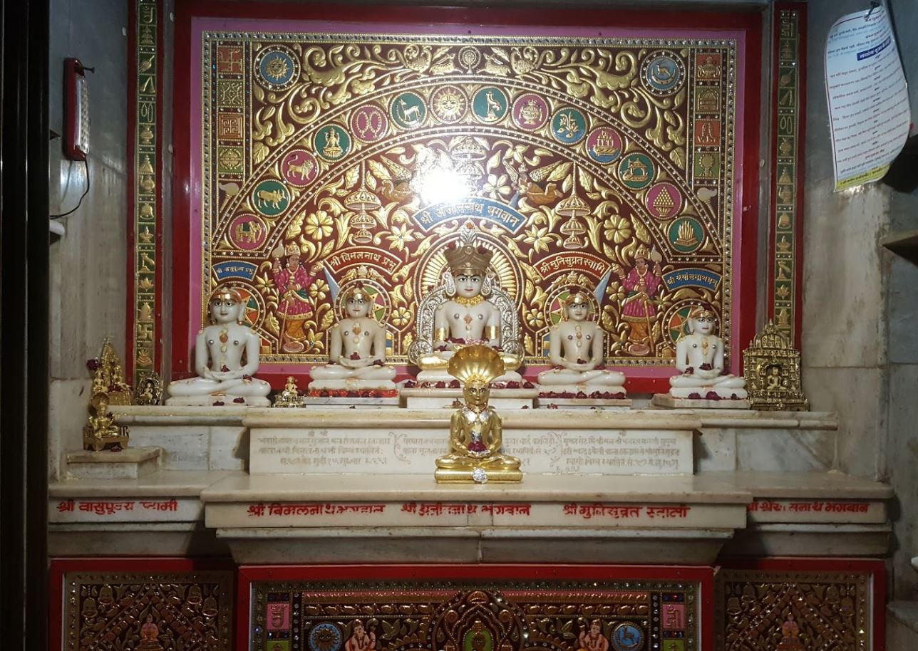 Shri Ajitnath Bhagwan Jain Shwetamber Mandir, Sethji Ka Bazar, Bohra Baakhal, Ratlam (M.P.) image 3