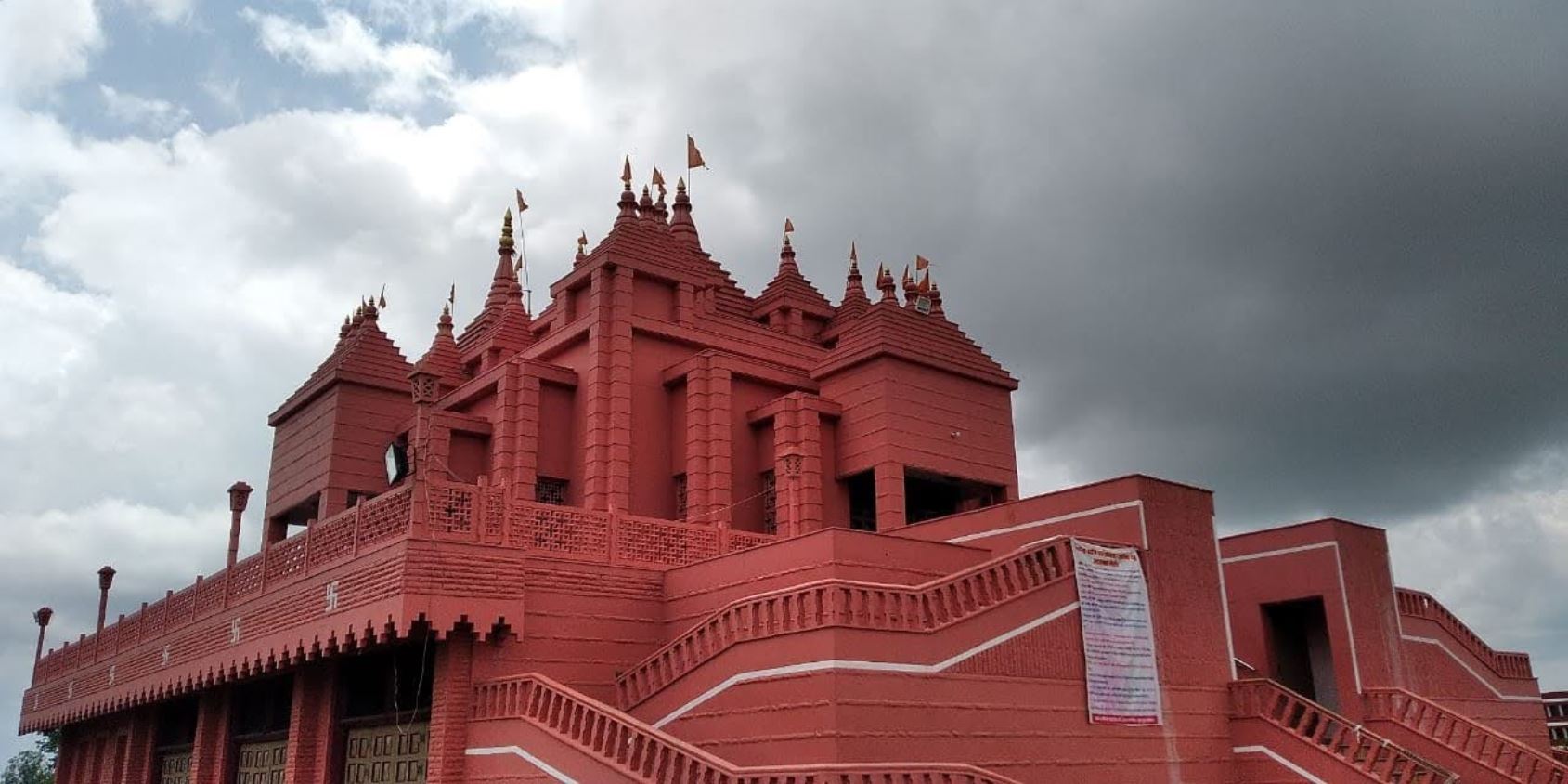 Shri Digamber Jain Lal Mandir, Khurai, District - Sagar (Madhya Pradesh) image 1