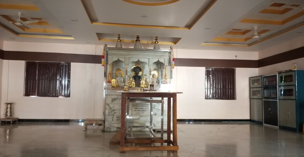 Shri Parshvnath Digamber Jain Mandir, Shastri Colony, Nasrullaganj, District - Sehore (M.P.) image 2