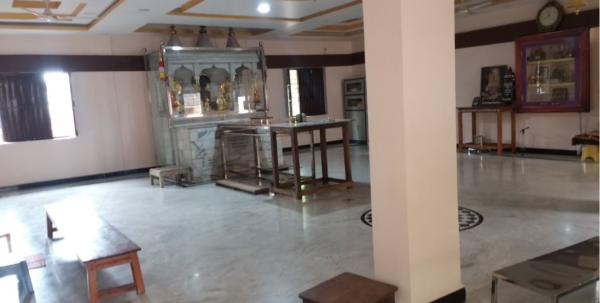 Shri Parshvnath Digamber Jain Mandir, Shastri Colony, Nasrullaganj, District - Sehore (M.P.) image 4