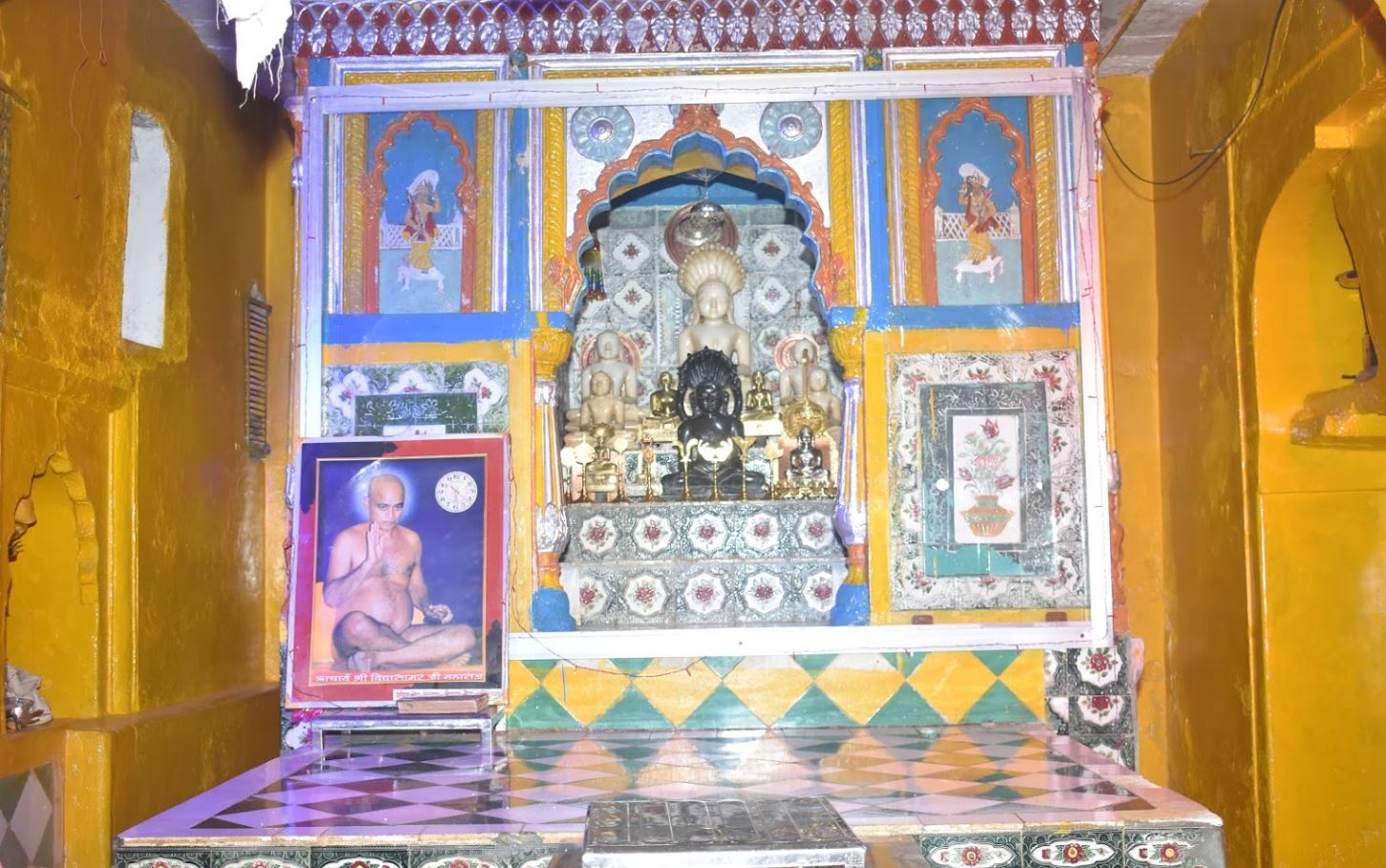 Shri Parshvnath Digamber Jain Mandir, Chamrauwa, District - Shivpuri (M.P.) image 3