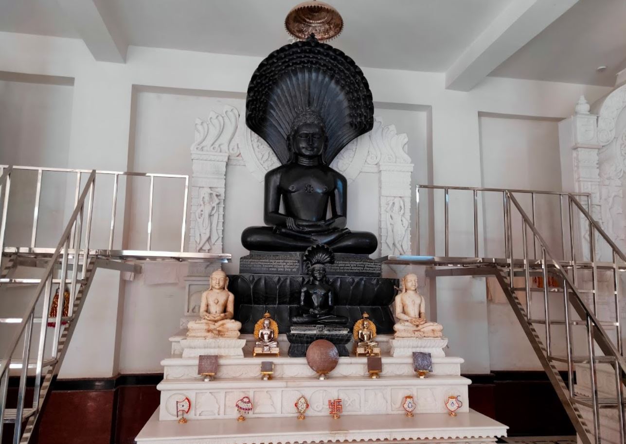Shri 1008 Parshvnath Digamber Jain Mandir, Kankariyatalai, District - Neemuch (M.P.) image 2
