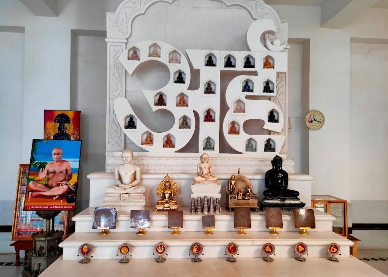 Shri 1008 Parshvnath Digamber Jain Mandir, Kankariyatalai, District - Neemuch (M.P.) image 3