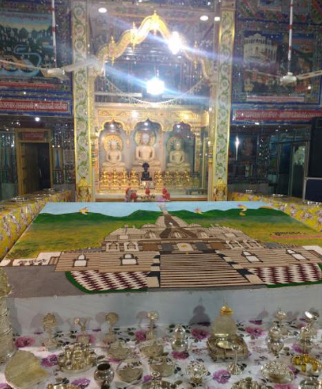 Shri 1008 Shantinath Digamber Jain Trimurti Mandir, Kalani Nagar, Indore (M.P.) image 3