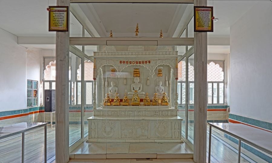 Shri 1008 Digamber Jain Simandhar Jin Chaitalaya Gyan Mandir, Katra Bazar, Tikamgarh (M.P.) image 3