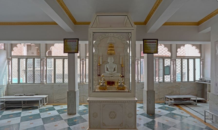 Shri 1008 Digamber Jain Simandhar Jin Chaitalaya Gyan Mandir, Katra Bazar, Tikamgarh (M.P.) image 4