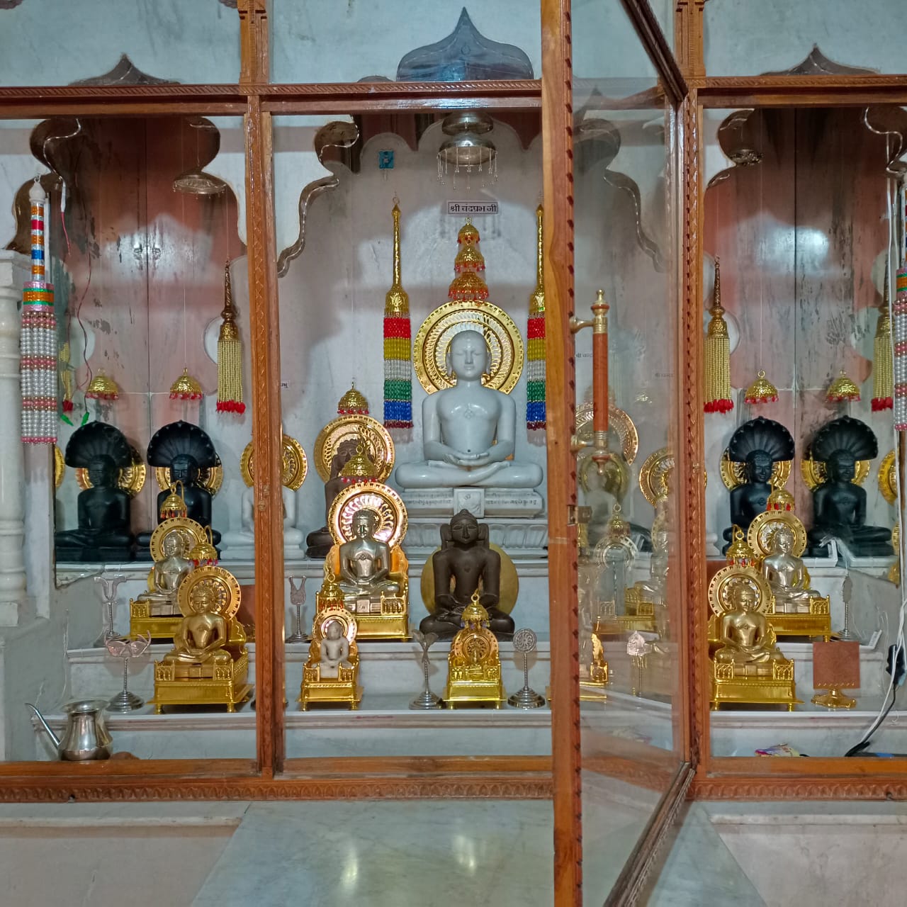 Shri Chandraprabhu Digamber Jain Mandir, Narwan, District - Sagar (Madhya Pradesh) image 2