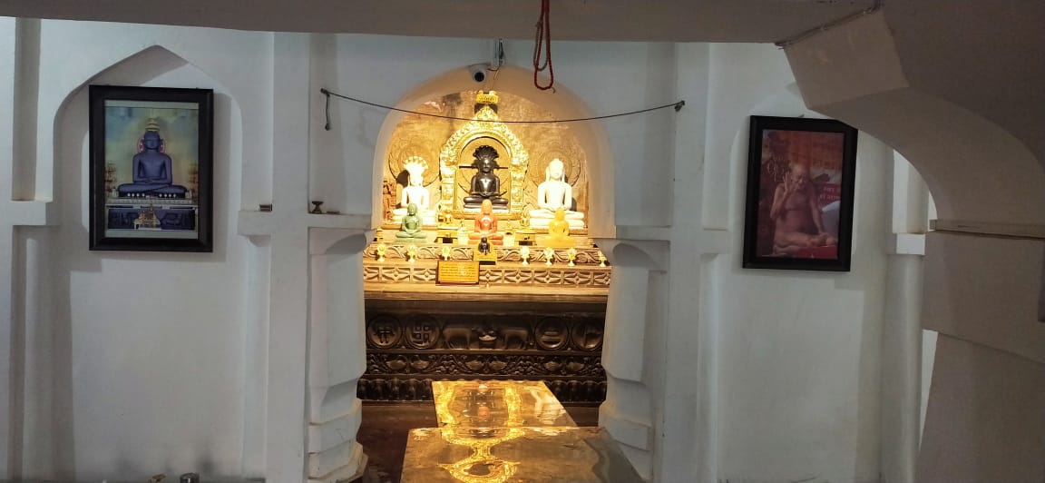 Shri 1008 Parshvnath Pracheen Digamber Jain Mandir, Maheba, District - Chhatarpur (M.P.) image 2