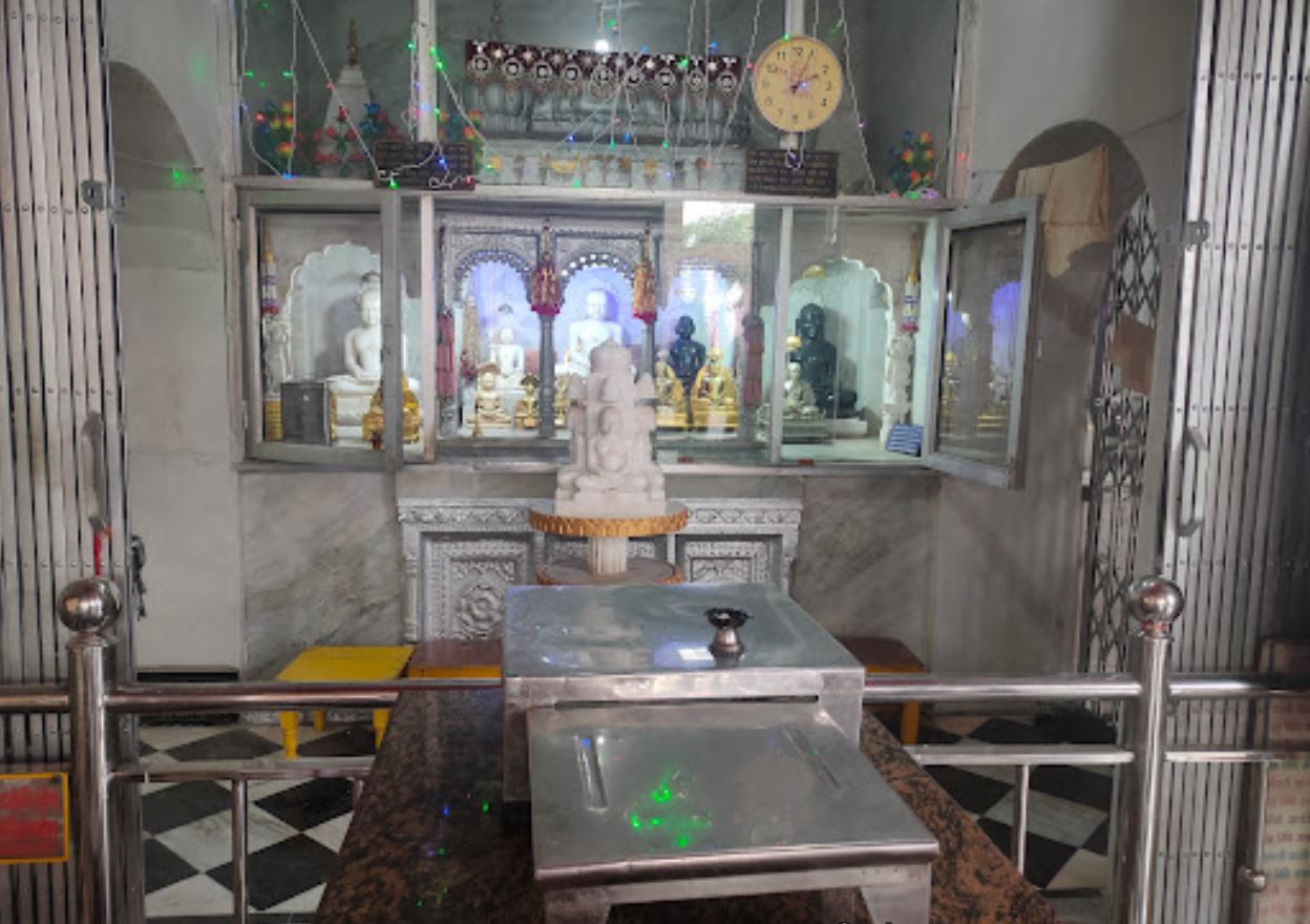 Shri Adinath Digamber Jain Mandir Nasiya Ji, Phuphkalan (Phoop), District - Bhind (M.P.) image 1