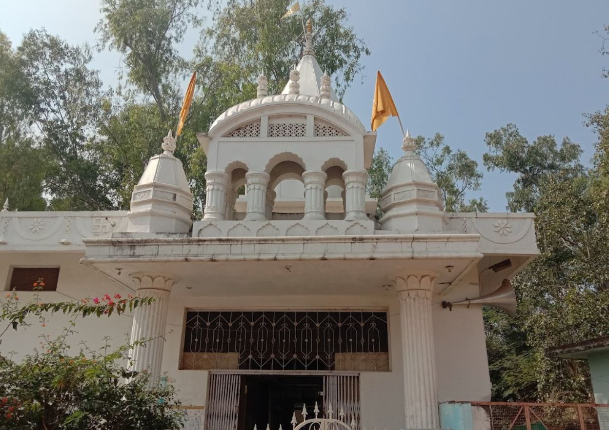 Shri 1008 Parshvnath Digamber Jain Mandir, Narsinghgarh, District - Damoh (Madhya Pradesh) image 1