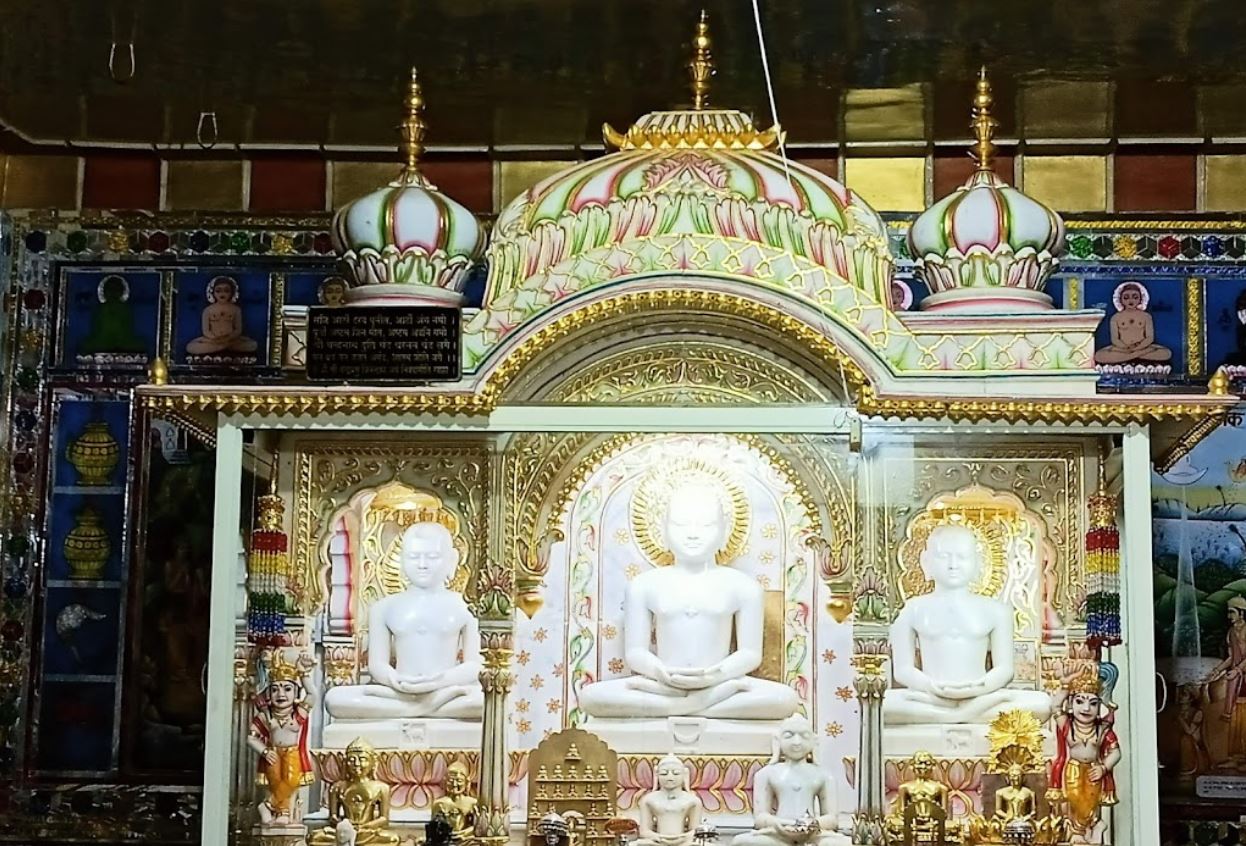 Shri Parshvnath Digamber Jain Mandir, Maharajpur, Tehsil - Deori, District - Sagar (M.P.) image 2