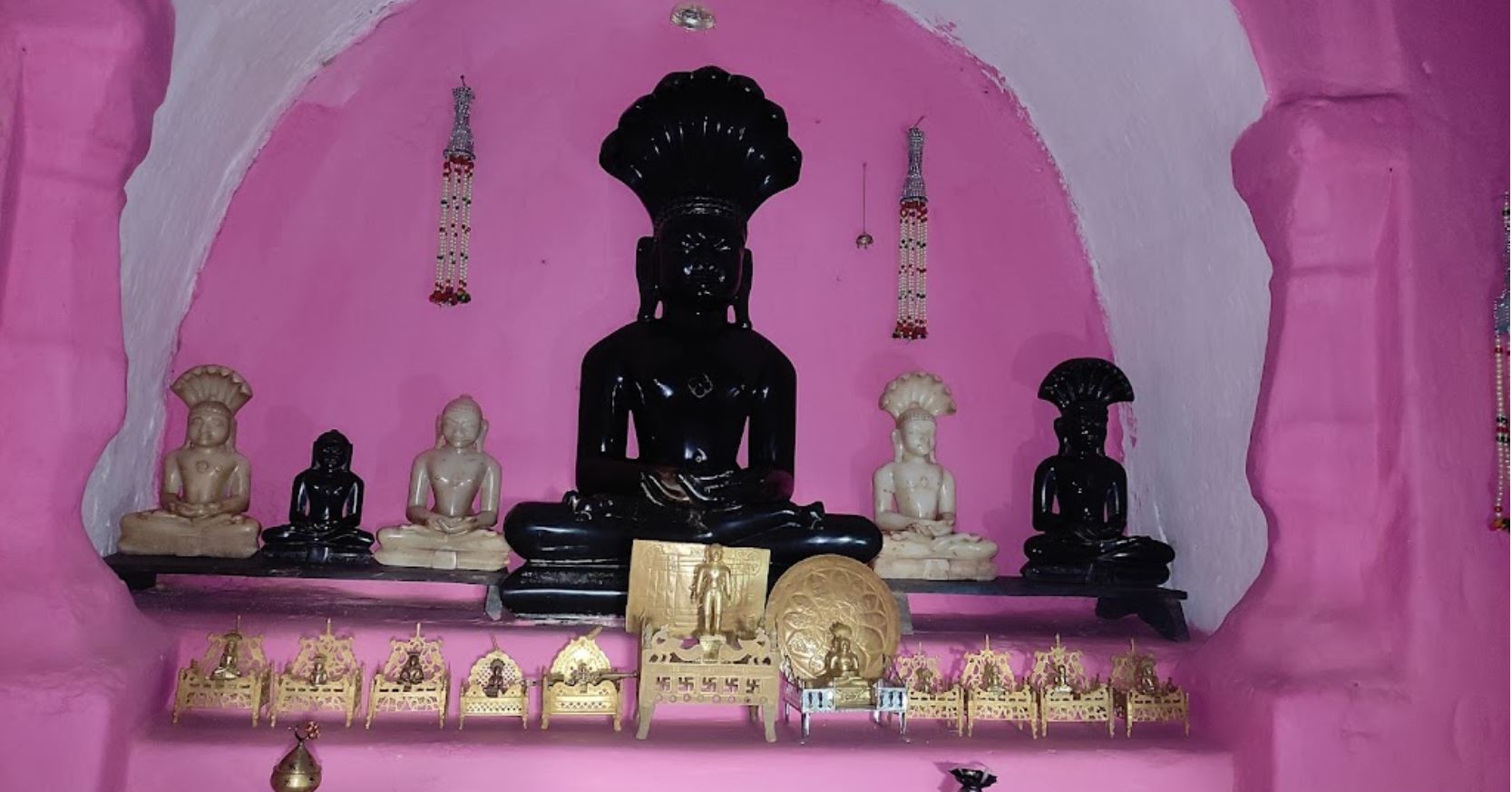 Shri 1008 Parshvnath Digamber Jain Mandir, Sadwa, District - Chhatarpur (M.P.) image 2