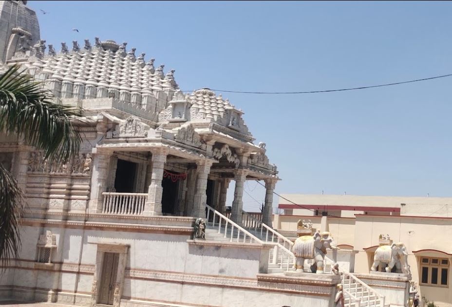 Shri Raj Rajendra Jayantsen Dham Jain Tirth, Shri Chintamani Shankeshwar Parshvnath Jinalaya, Indore-Dhar Road, Indore (M.P.) image 4