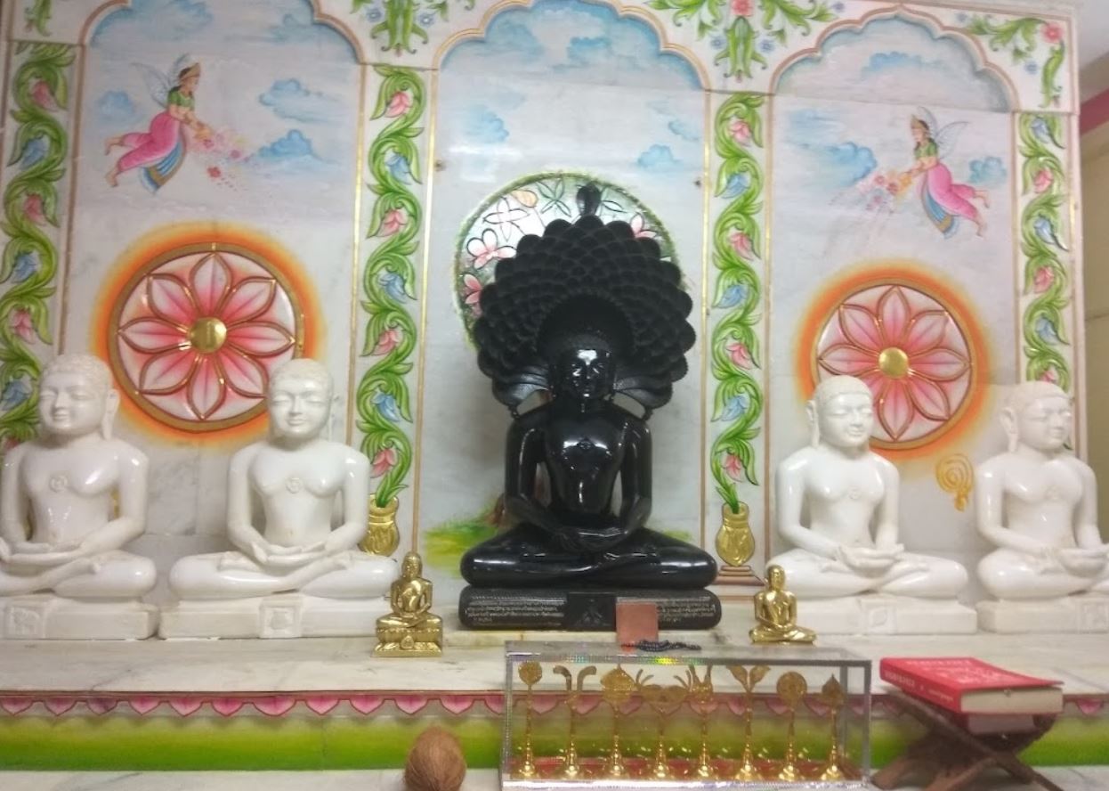 Shri Panchbalyati Tirthankar Digambar Jain Mandir, Kunwarpur, District - Panna (M.P.) image 3