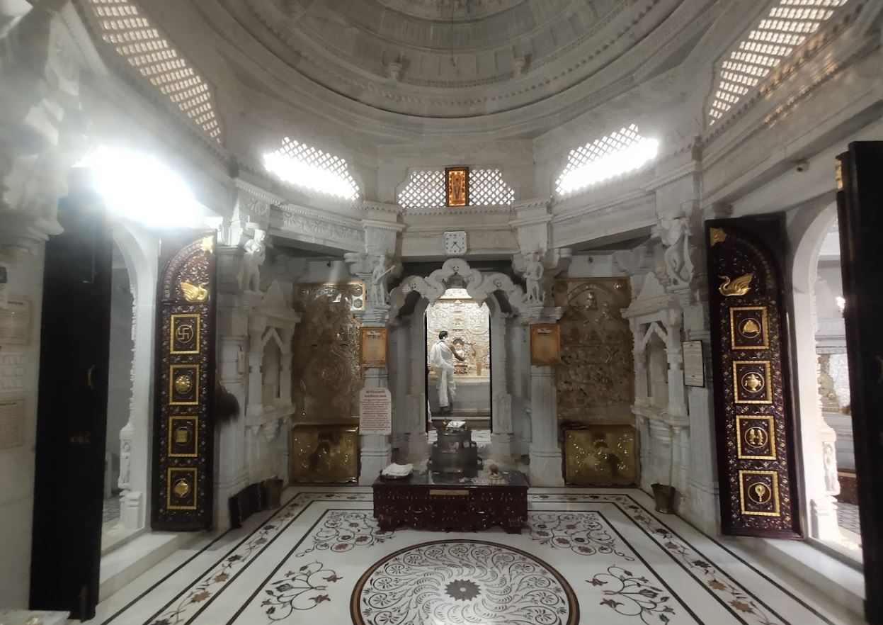 Shri Chintamani Parshvnath Shwetamber Jain Mandir, Shankar Nagar Colony, Shujalpur, District - Shajapur (M.P.) image 2
